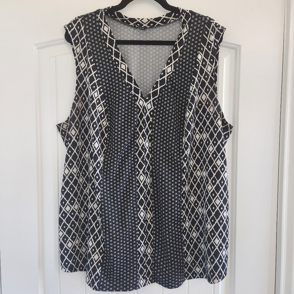 Notations Black & White Sleeveless Blouse Size 3X 💖